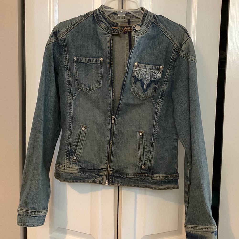 UEC Yuka Jeans boutique jean jacket zippered w embroidered pocket detailing szM